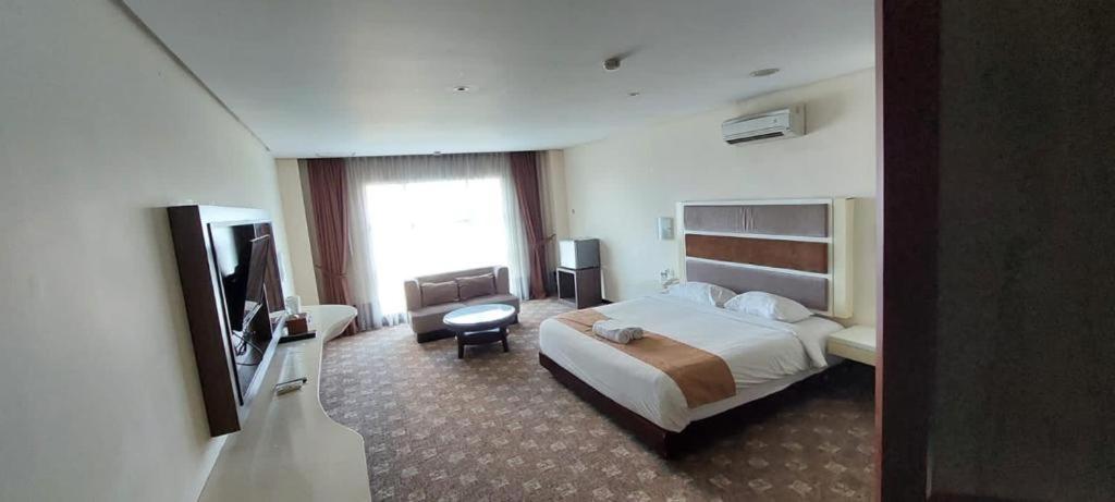 President Executive Club Hotel Cikarang Kültér fotó