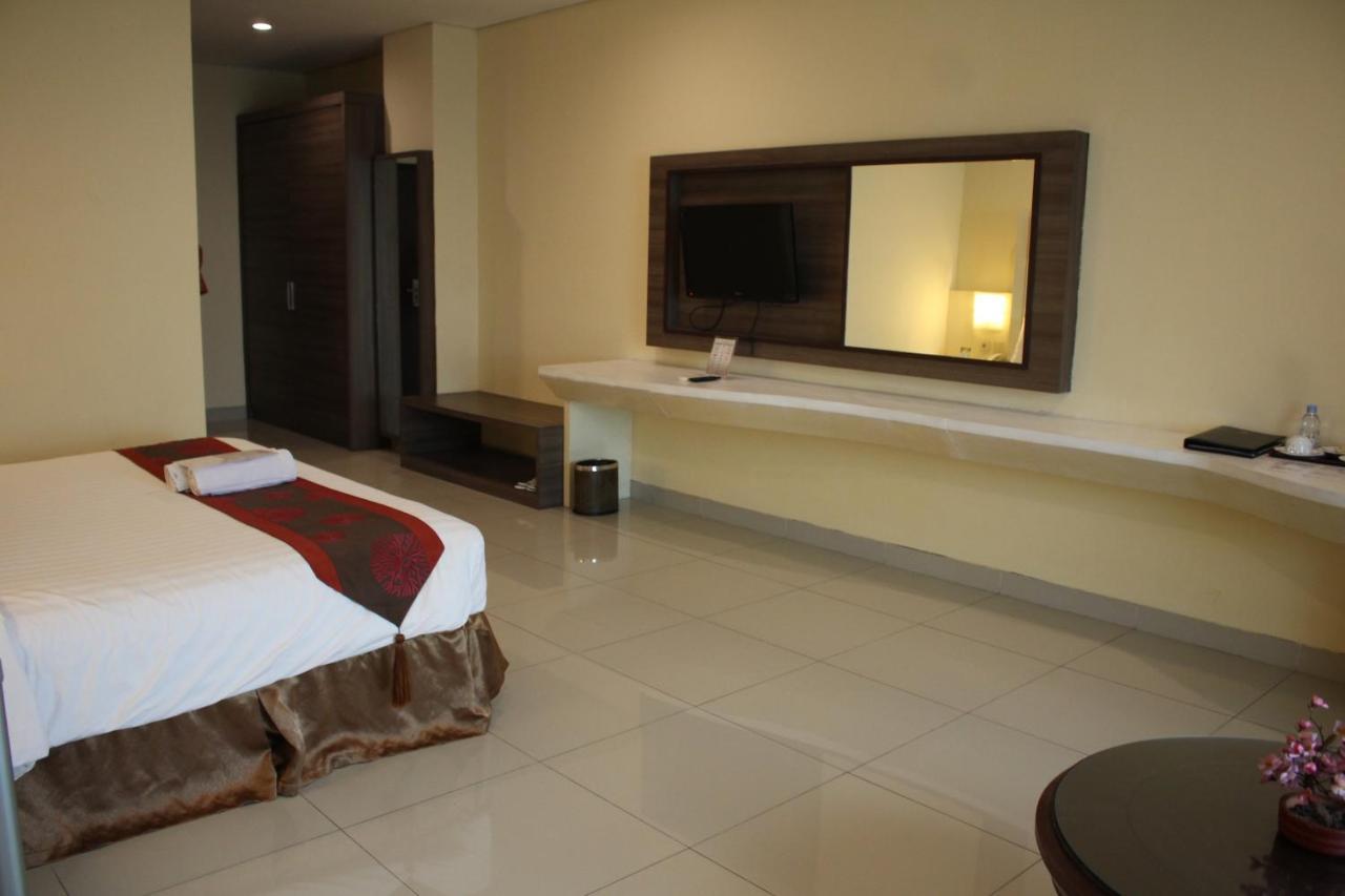 President Executive Club Hotel Cikarang Kültér fotó