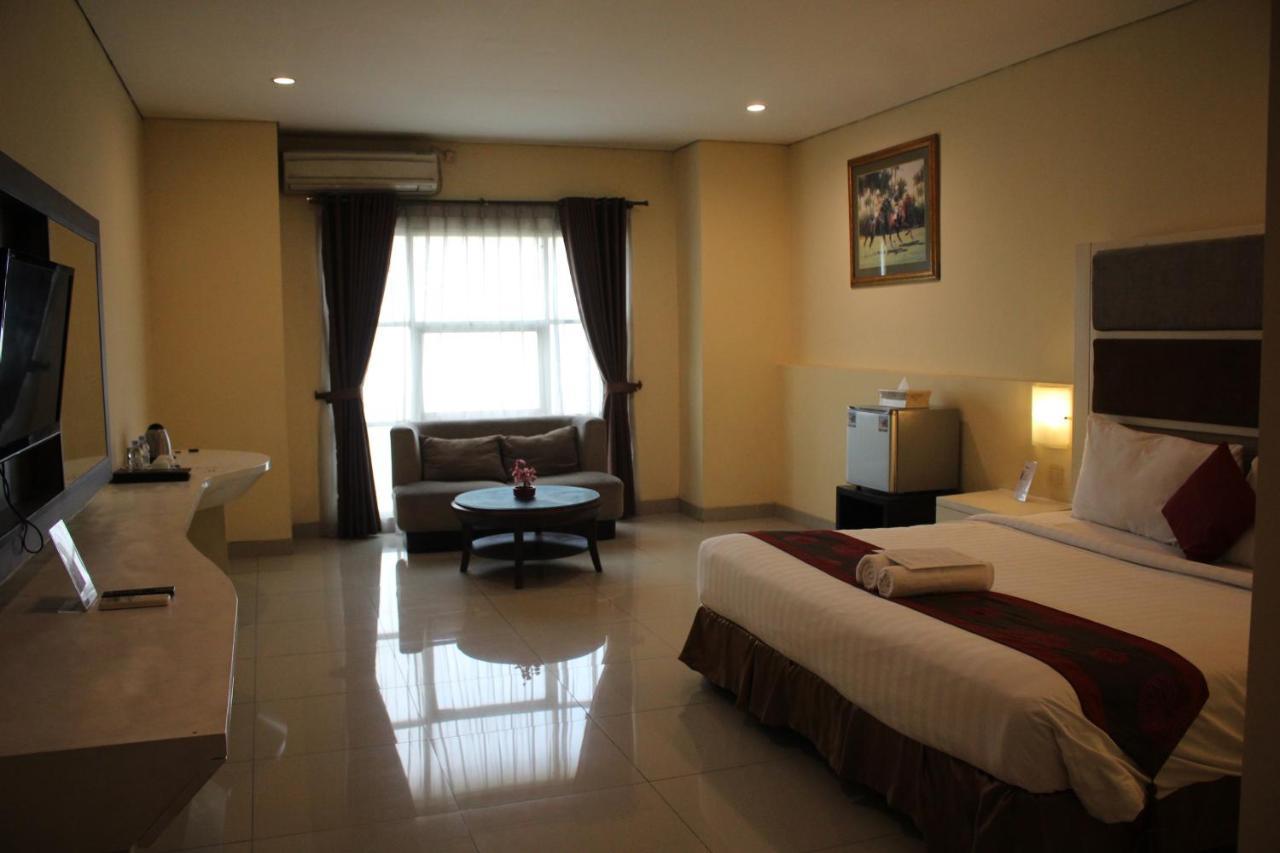 President Executive Club Hotel Cikarang Kültér fotó