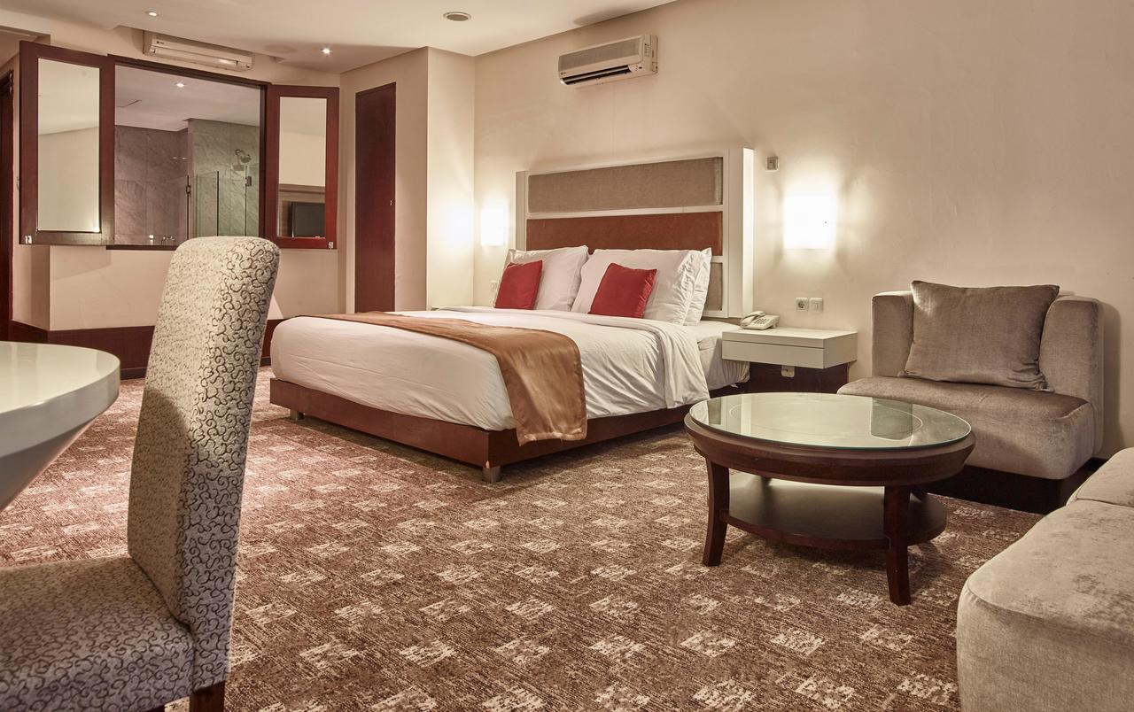 President Executive Club Hotel Cikarang Kültér fotó