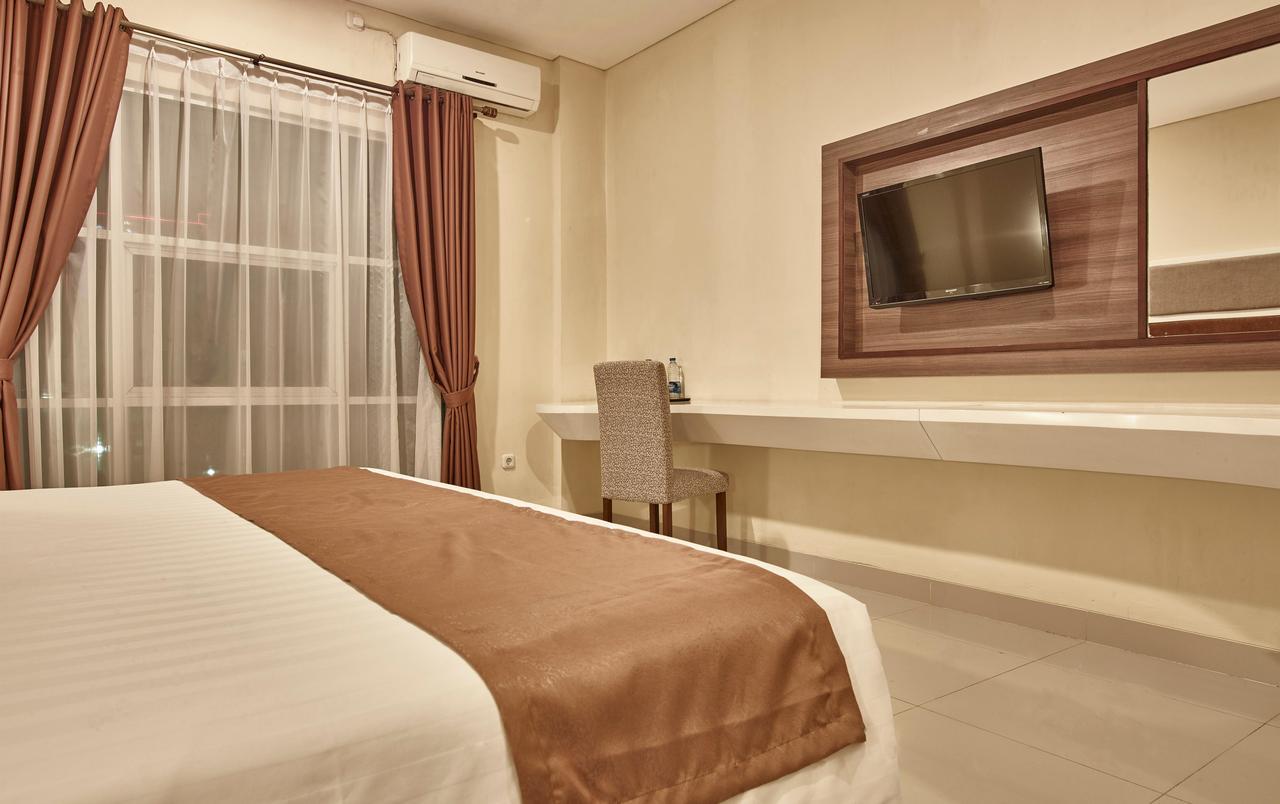 President Executive Club Hotel Cikarang Kültér fotó