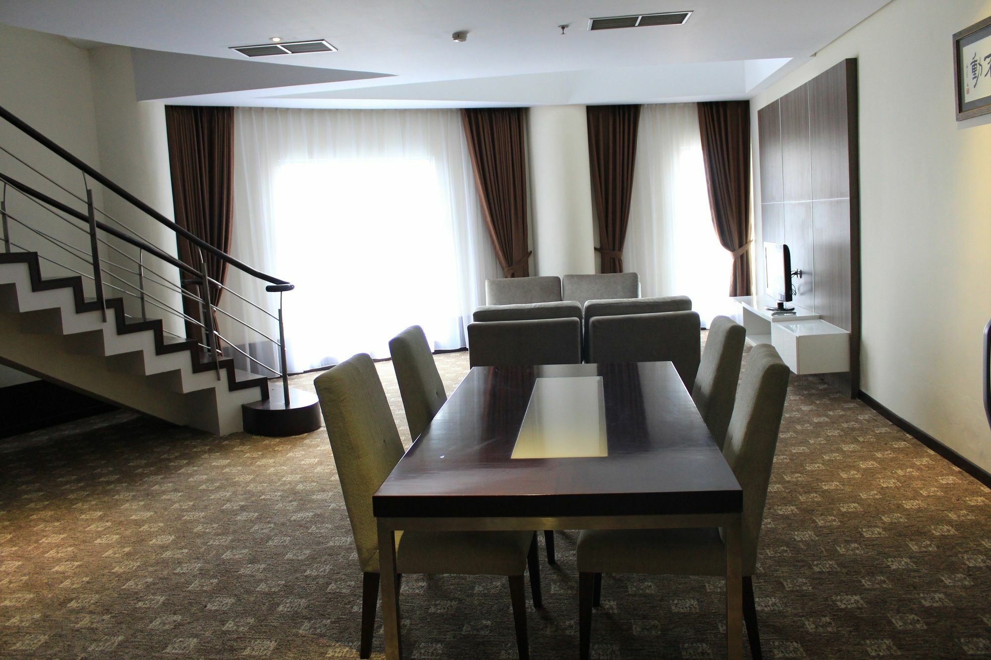 President Executive Club Hotel Cikarang Kültér fotó