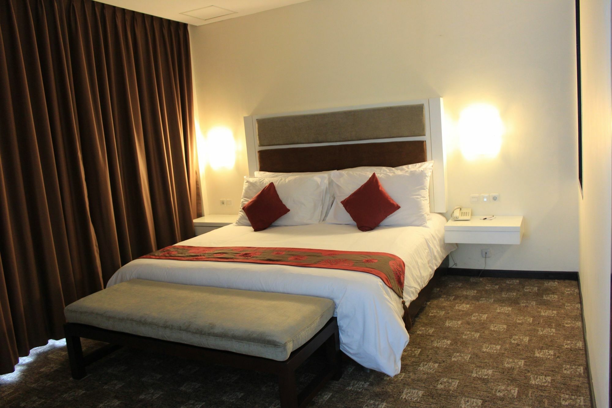 President Executive Club Hotel Cikarang Kültér fotó