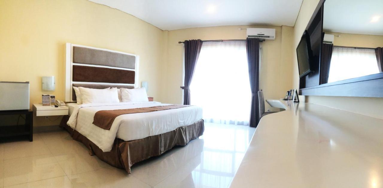 President Executive Club Hotel Cikarang Kültér fotó